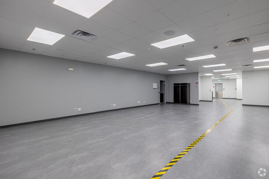 More Photos Of 200 Enterprise Dr, Pekin Light Distribution For Lease