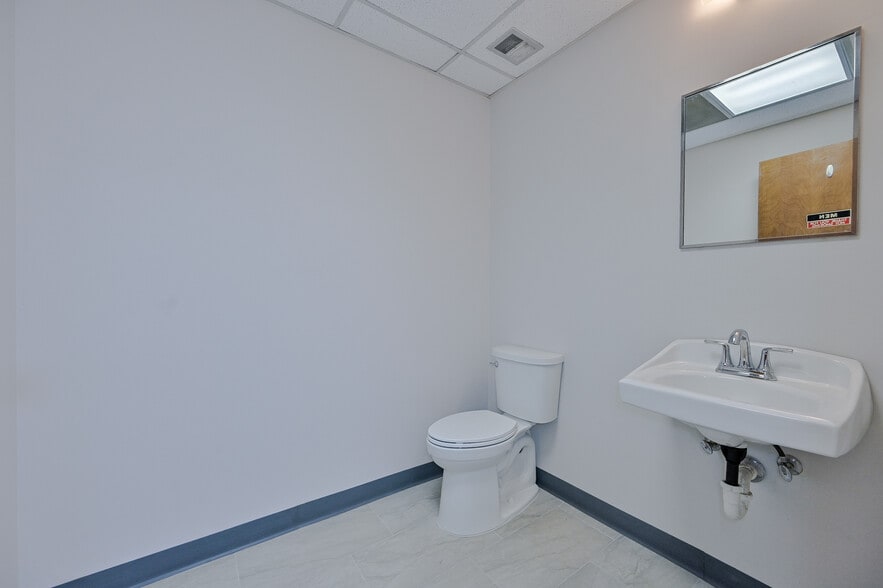 More Photos Of 4664 Lawrenceville Hwy NW, Lilburn Freestanding For Sale