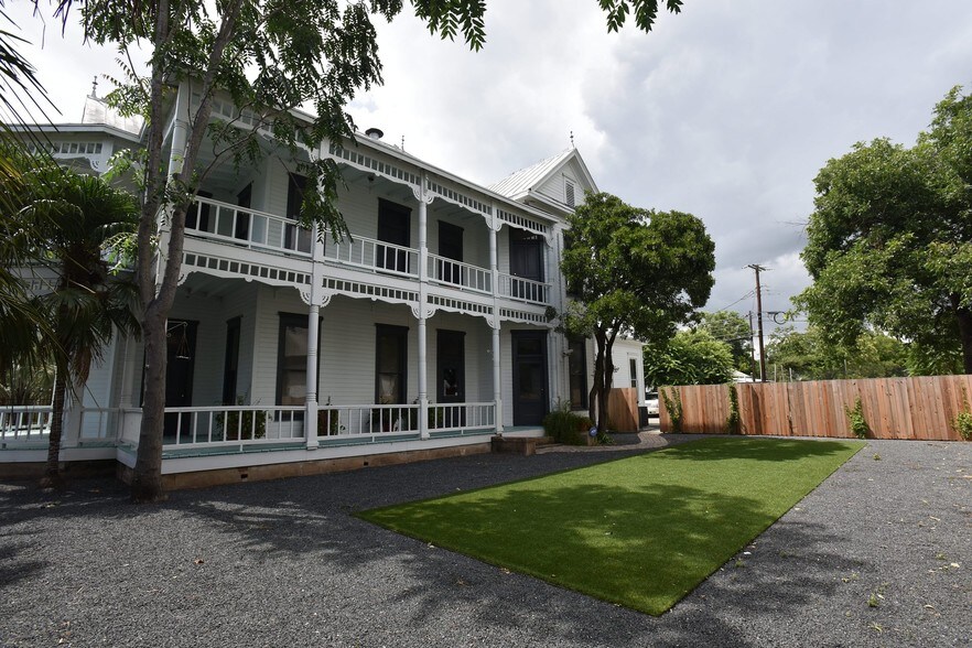 More Photos Of 1000 E Cesar Chavez St, Austin Loft Creative Space For Lease