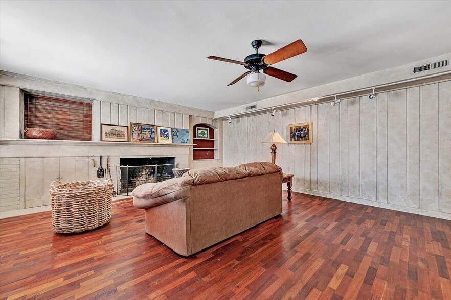 More Photos Of 934 Commander Dr, Roanoke Specialty For Sale