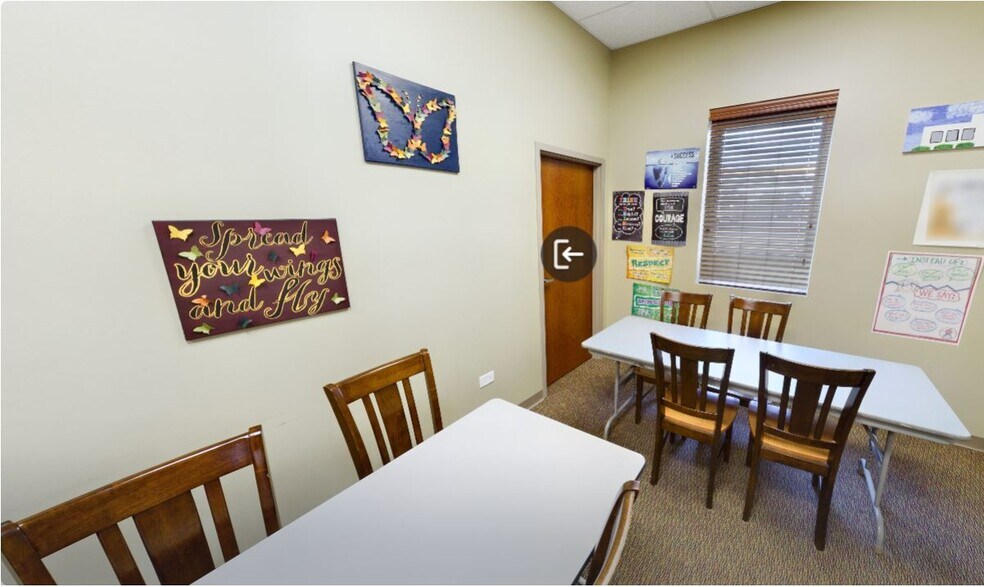 More Photos Of 180 S 8th St, West Dundee Freestanding For Sale