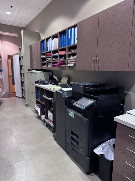 More Photos Of 1646 Westgate Cir, Brentwood Medical For Sale