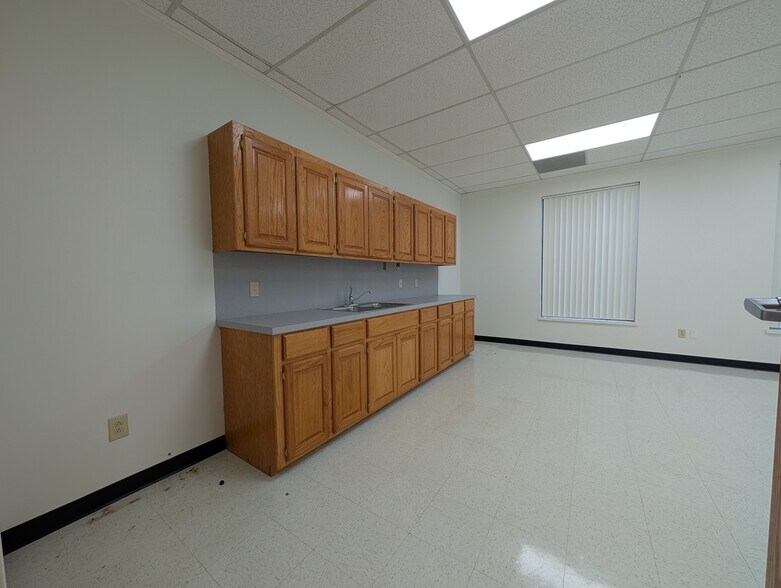 More Photos Of 3102 NW Atlanta Ave, Lawton Medical For Sale