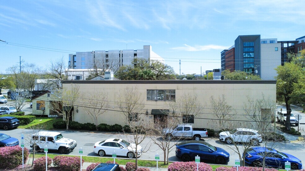 More Photos Of 11 Isabella St, Charleston Flex For Lease