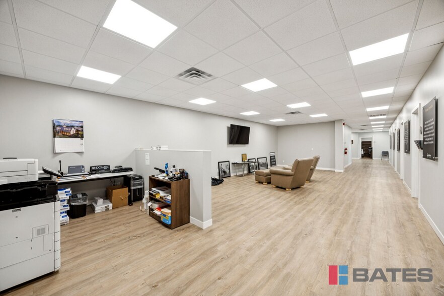 More Photos Of 8900 Ambassador Row, Dallas Distribution For Sale