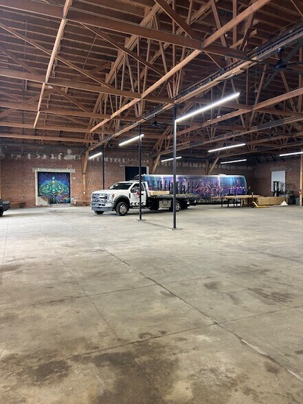 More Photos Of 615 S Anderson St, Los Angeles Manufacturing For Lease
