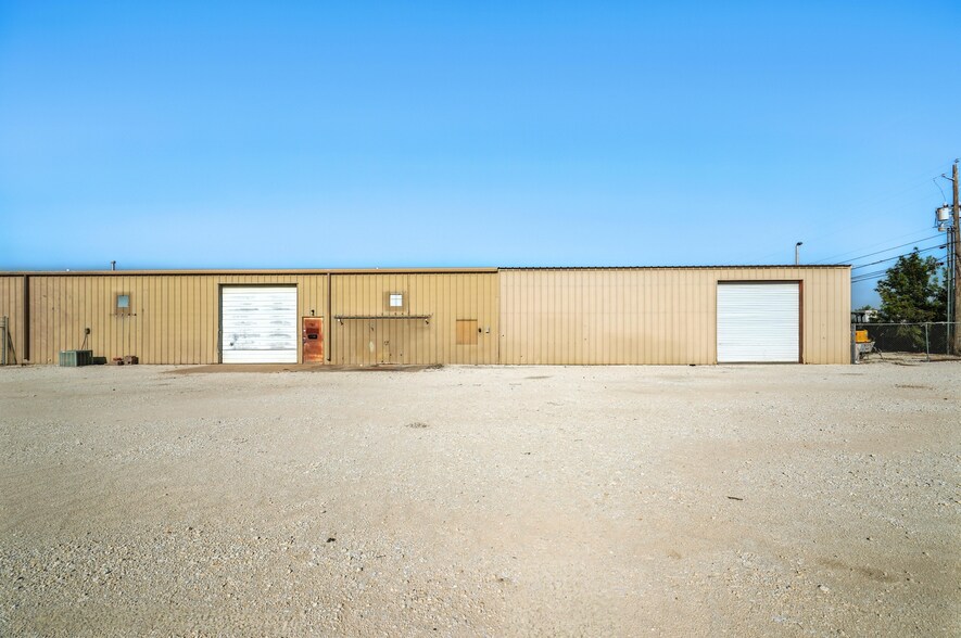 More Photos Of 926 Energy Dr, Abilene Warehouse For Lease