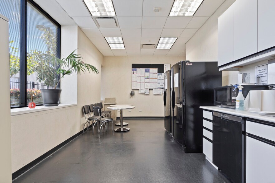 More Photos Of 17622 Armstrong Ave, Irvine Research And Development For Lease