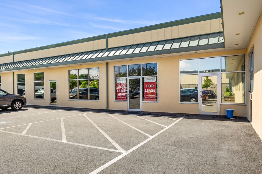 More Photos Of 142 Canal St, Salem Health Club For Lease