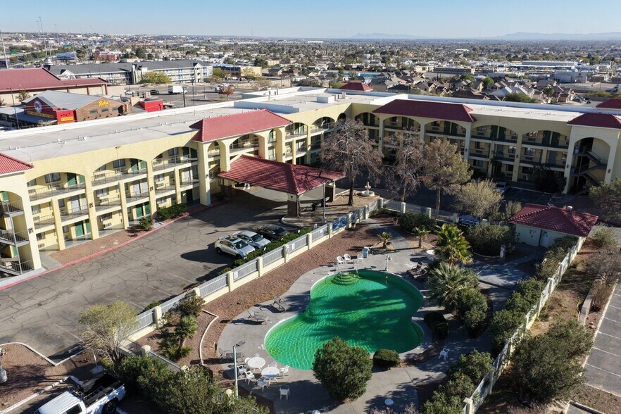 More Photos Of 900 N Yarbrough Dr, El Paso Hotel For Sale