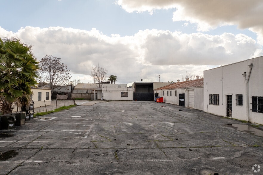 More Photos Of 2772-2820 Norton Ave, Lynwood Manufacturing For Lease