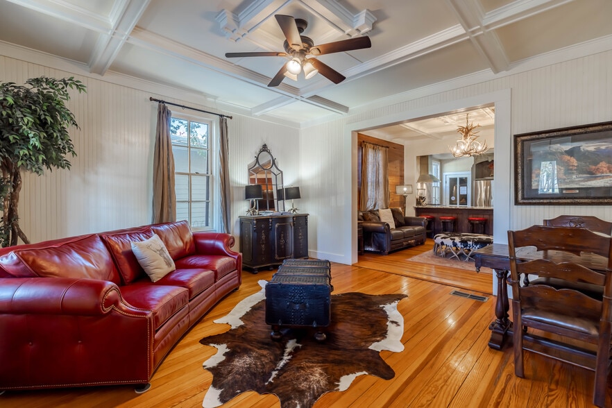 More Photos Of 514 W Austin St, Fredericksburg Specialty For Sale