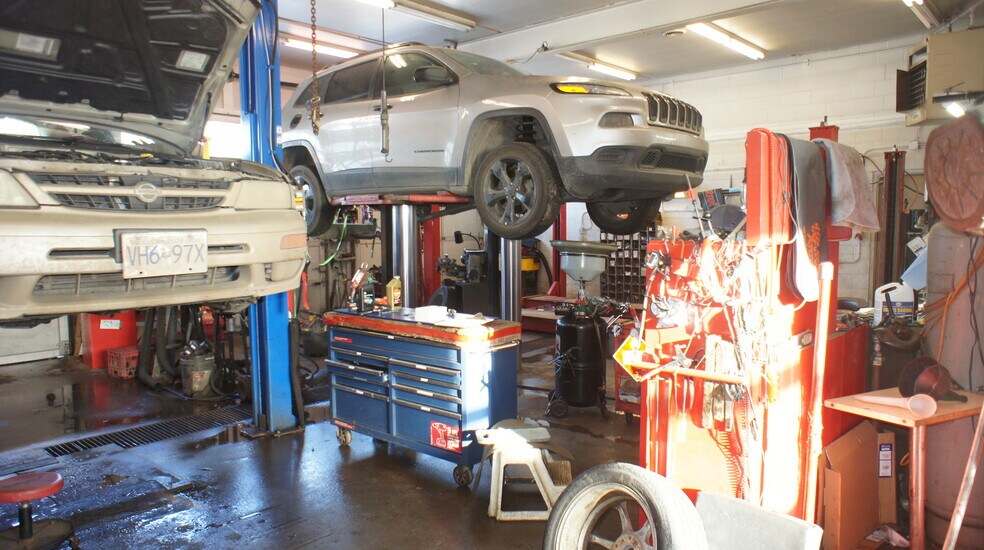 More Photos Of 9145 156 St NW, Edmonton Auto Repair For Sale
