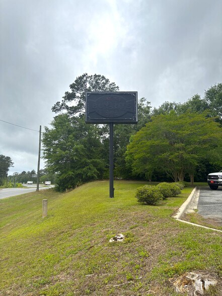 More Photos Of 704 S Us-27, Havana Drugstore For Sale