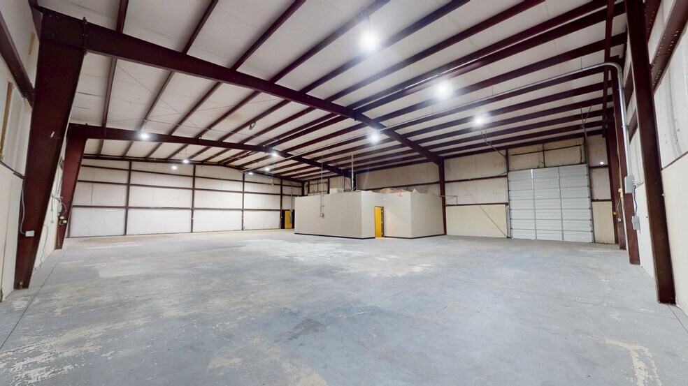 More Photos Of 2350 Patterson Industrial Dr, Pflugerville Warehouse For Sale