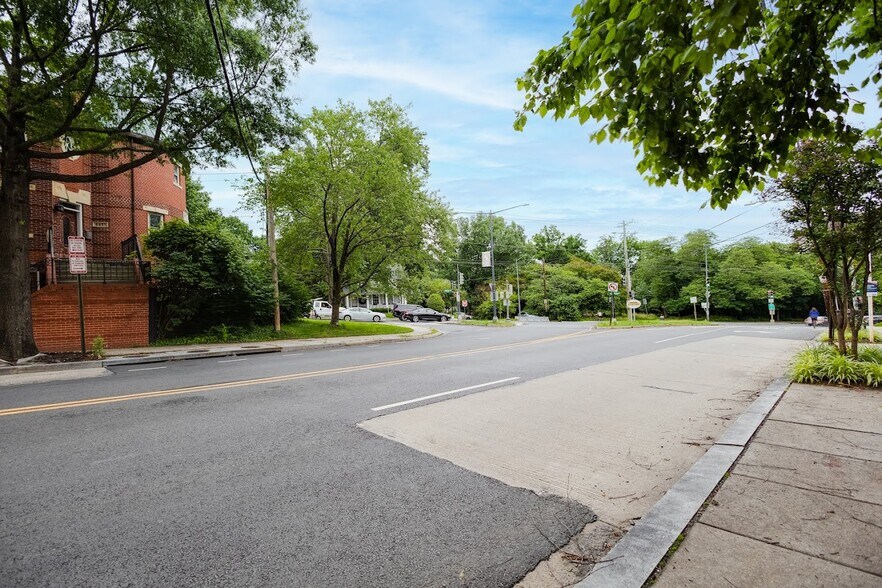 More Photos Of 4400 MacArthur Blvd NW, Washington Office For Sale