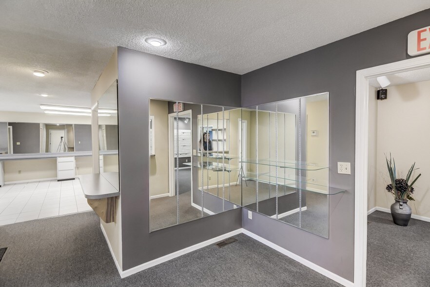 More Photos Of 3130 N Woodford St, Decatur General Retail For Sale