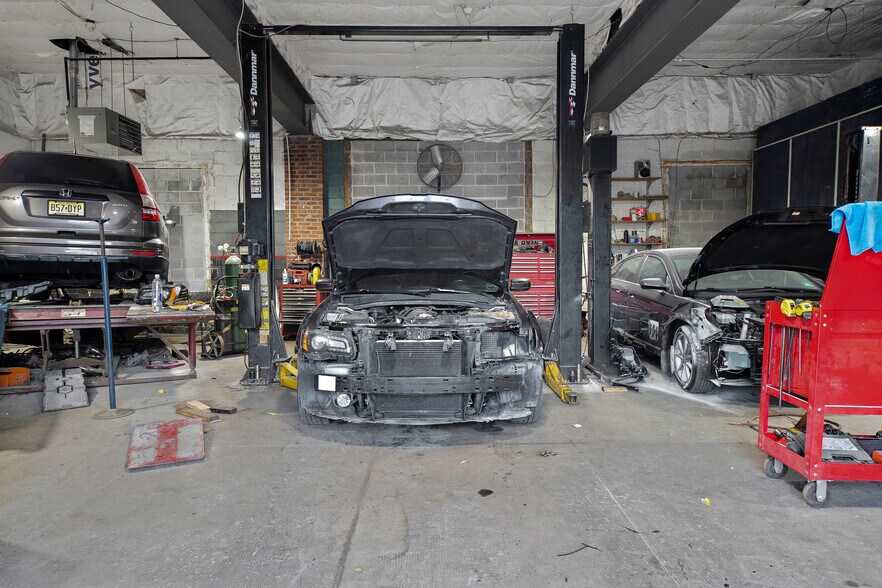 More Photos Of 220 White Horse, Egg Harbor City Auto Repair For Sale