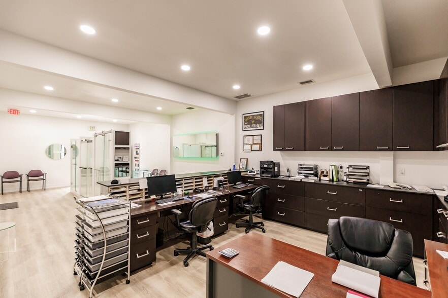 More Photos Of 1000 Lake Ida Rd, Delray Beach Warehouse For Lease