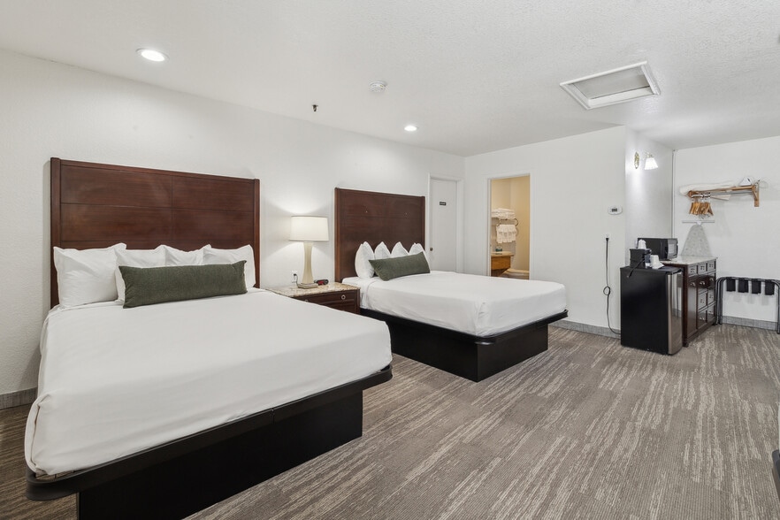 More Photos Of 5180 Jones St, Mariposa Hotel For Sale