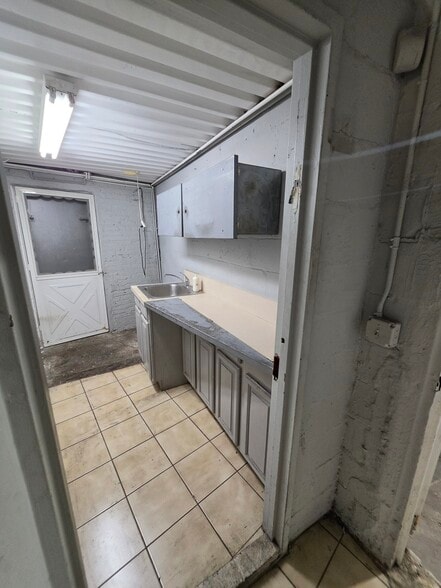 More Photos Of 286-294 Hamilton Ave, Brooklyn Warehouse For Lease
