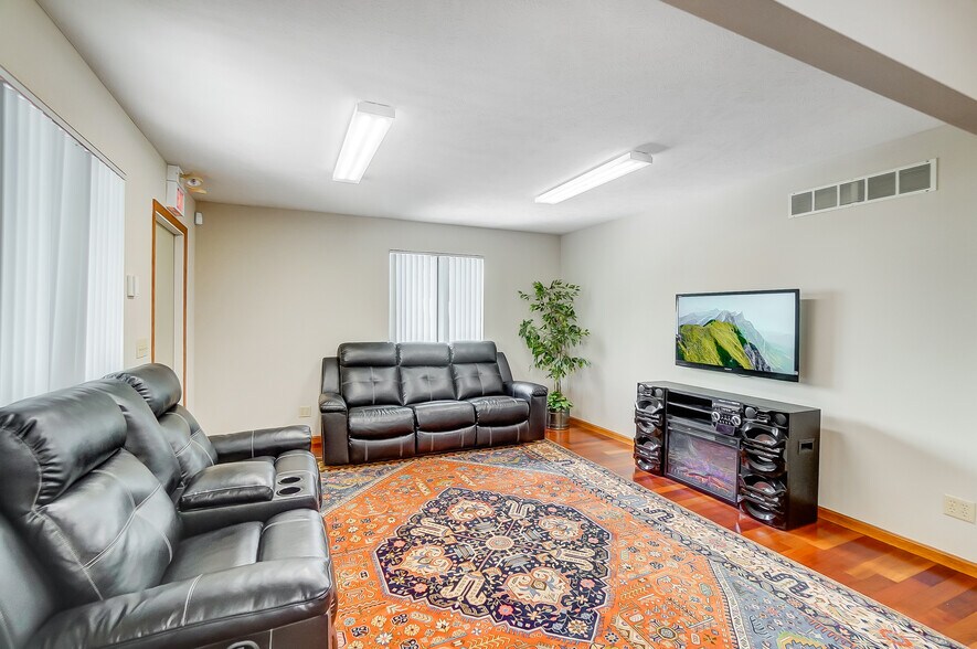 More Photos Of 9672-9694 Cincinnati Columbus Rd, West Chester Office Residential For Sale