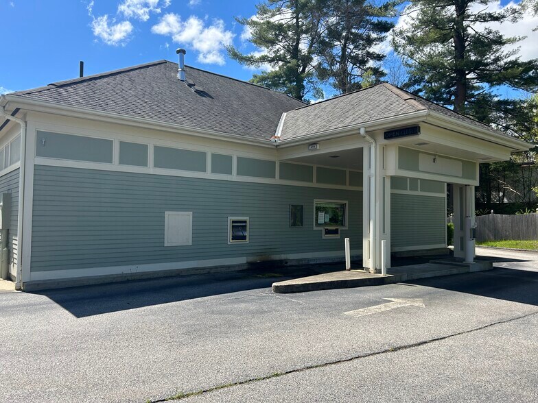 More Photos Of 701 Church St, Whitinsville Bank For Lease