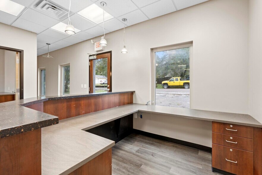 More Photos Of 1006 Ash St, Eudora Loft Creative Space For Lease