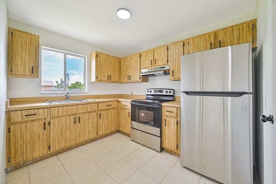 More Photos Of 937 SE 23rd Pl, Cape Coral Apartments For Sale