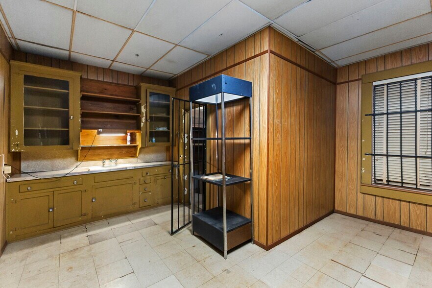 More Photos Of 1375 W San Antonio St, New Braunfels Freestanding For Sale