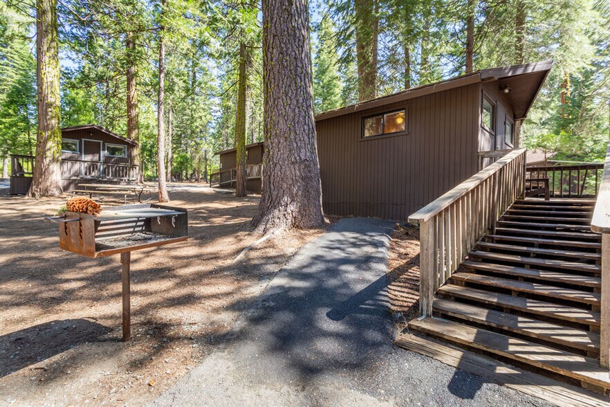 More Photos Of 500 Dodge Ridge Rd, Pinecrest Hotel For Sale