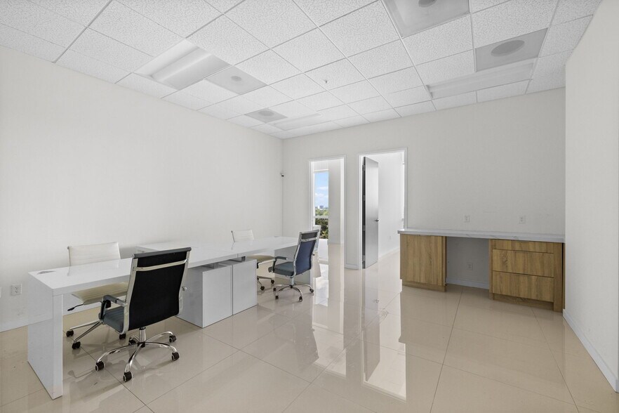 More Photos Of 20200 W Dixie Hwy, Aventura Medical For Sale