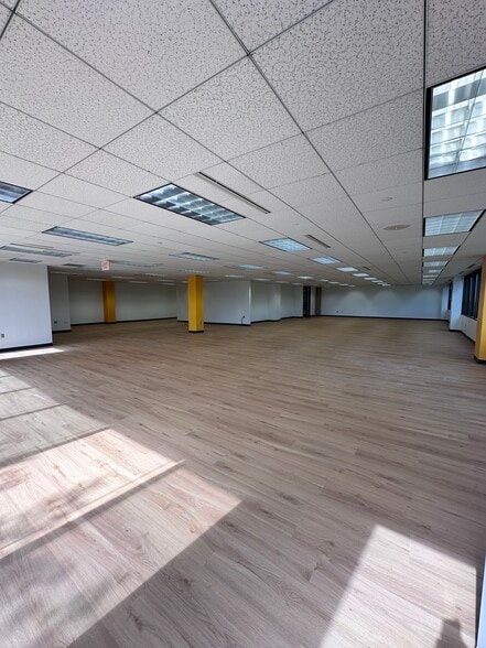 More Photos Of 730 Holiday Dr, Pittsburgh Office For Lease