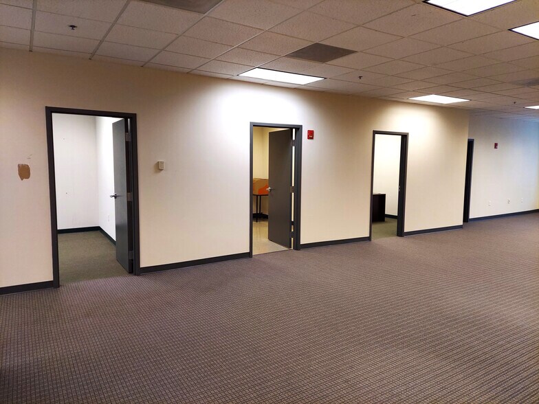 More Photos Of 22375 Broderick Dr, Sterling Office For Sale
