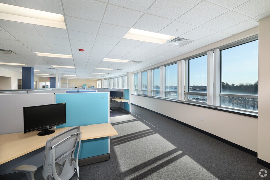 More Photos Of 500 Cummings Ctr, Beverly Office For Lease