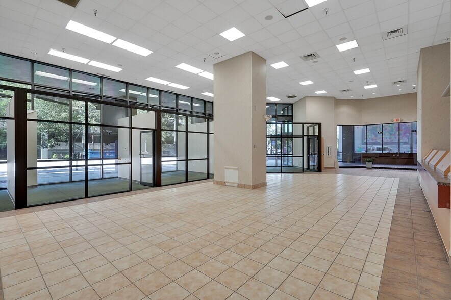 More Photos Of 515 W Market St, Louisville Office For Lease