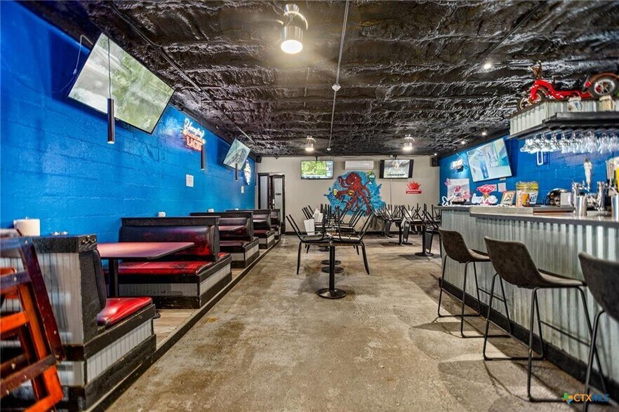 More Photos Of 619 Broadway St, Port Lavaca Restaurant For Sale
