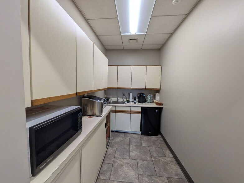 More Photos Of 666 Dundee Rd, Northbrook Office For Sale