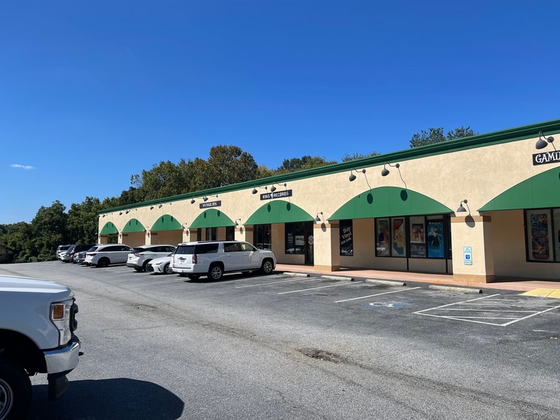 More Photos Of 11651-A-H N Main St, Archdale Unknown For Lease