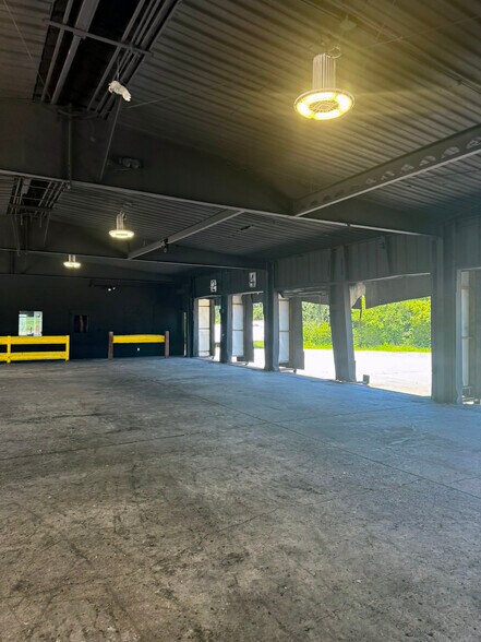 More Photos Of 5601 IN-32, Crawfordsville Truck Terminal For Lease