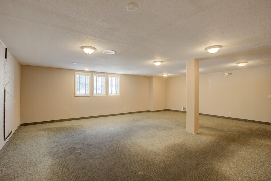 More Photos Of 809 Main Roseburg, Roseburg Lodge Meeting Hall For Sale