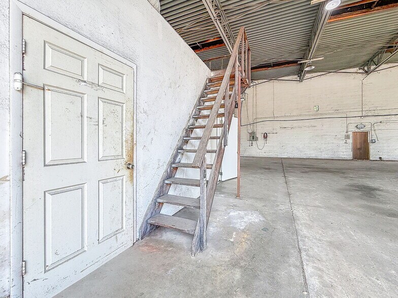 More Photos Of 5524 Independence Ct, Punta Gorda Warehouse For Sale