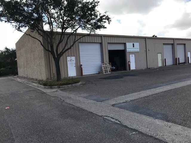 More Photos Of 200-224 N McColl Rd, McAllen Showroom For Lease