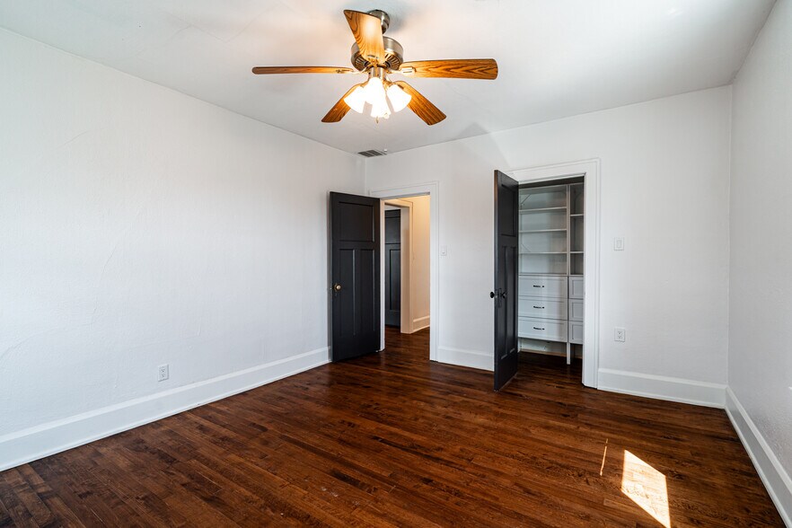More Photos Of 3701 E Layton Ave, Cudahy Storefront Retail Residential For Sale