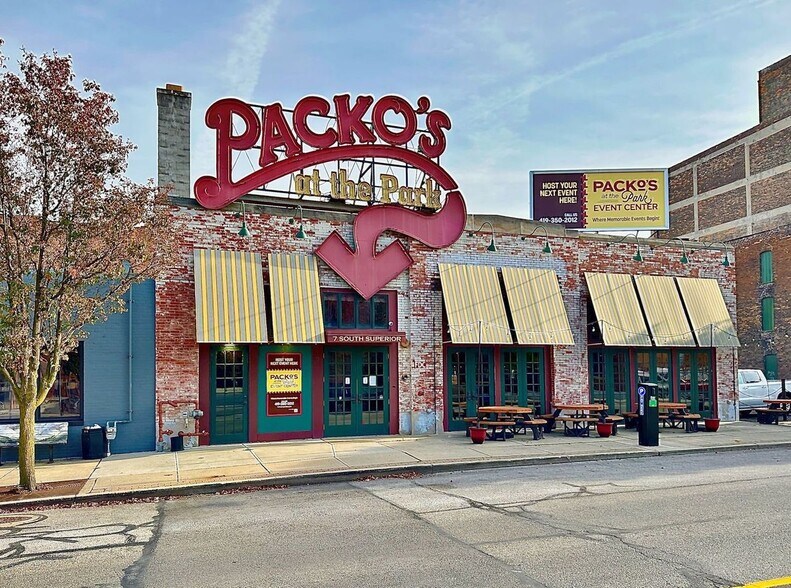 Primary Photo Of 7 S Superior St, Toledo Restaurant For Lease