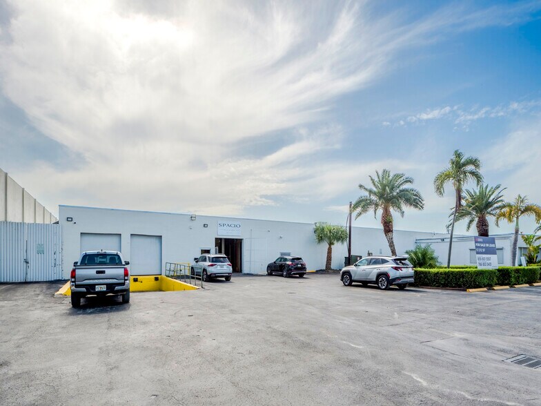 More Photos Of 6865 NW 36th Ave, Miami Manufacturing For Sale