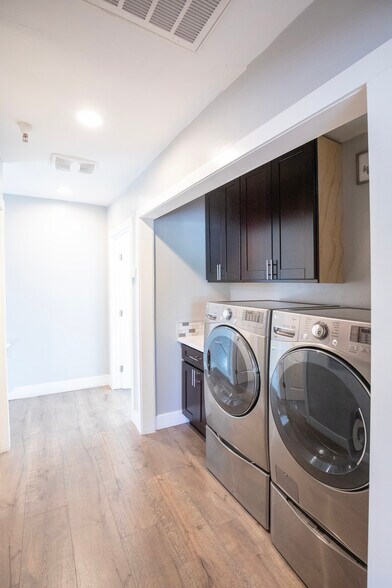 More Photos Of 4322 4th Ave, Sacramento Office Residential For Sale