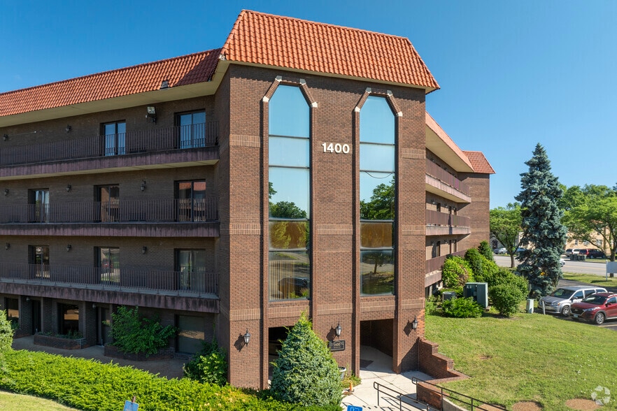 More Photos Of 1400 Renaissance Dr, Park Ridge Office For Sale