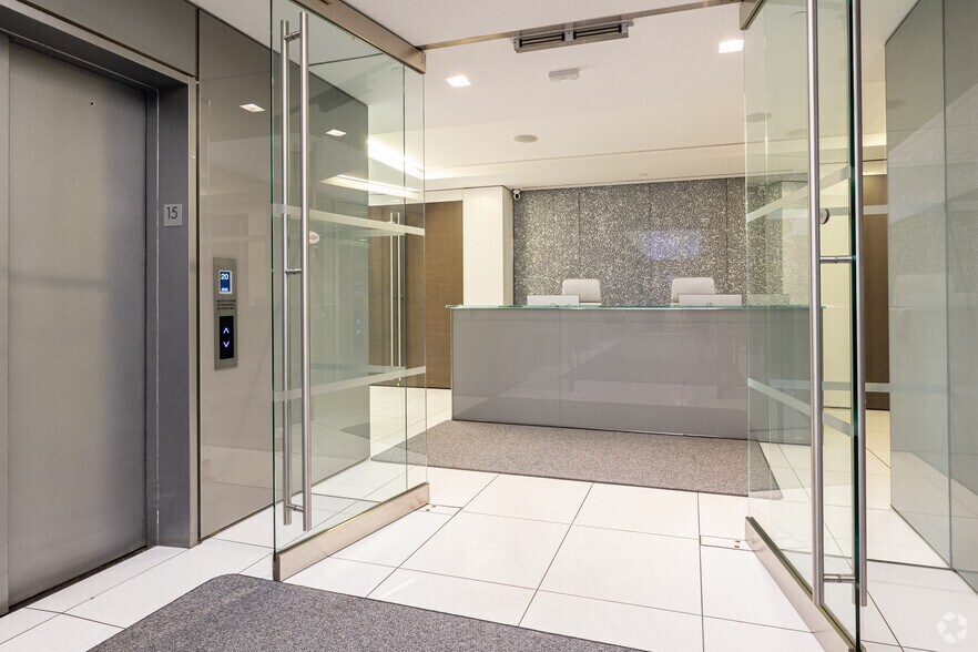 More Photos Of 3 Columbus Cir, New York Coworking Space