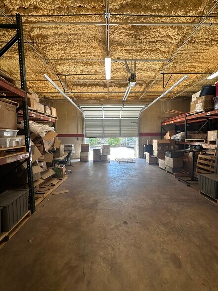 More Photos Of 2612 W Waggoman St, Fort Worth Office For Sale